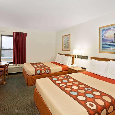 Super 8 By Wyndham Hampshire Il Hotell Eksteriør bilde