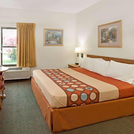 Super 8 By Wyndham Hampshire Il Hotell Eksteriør bilde