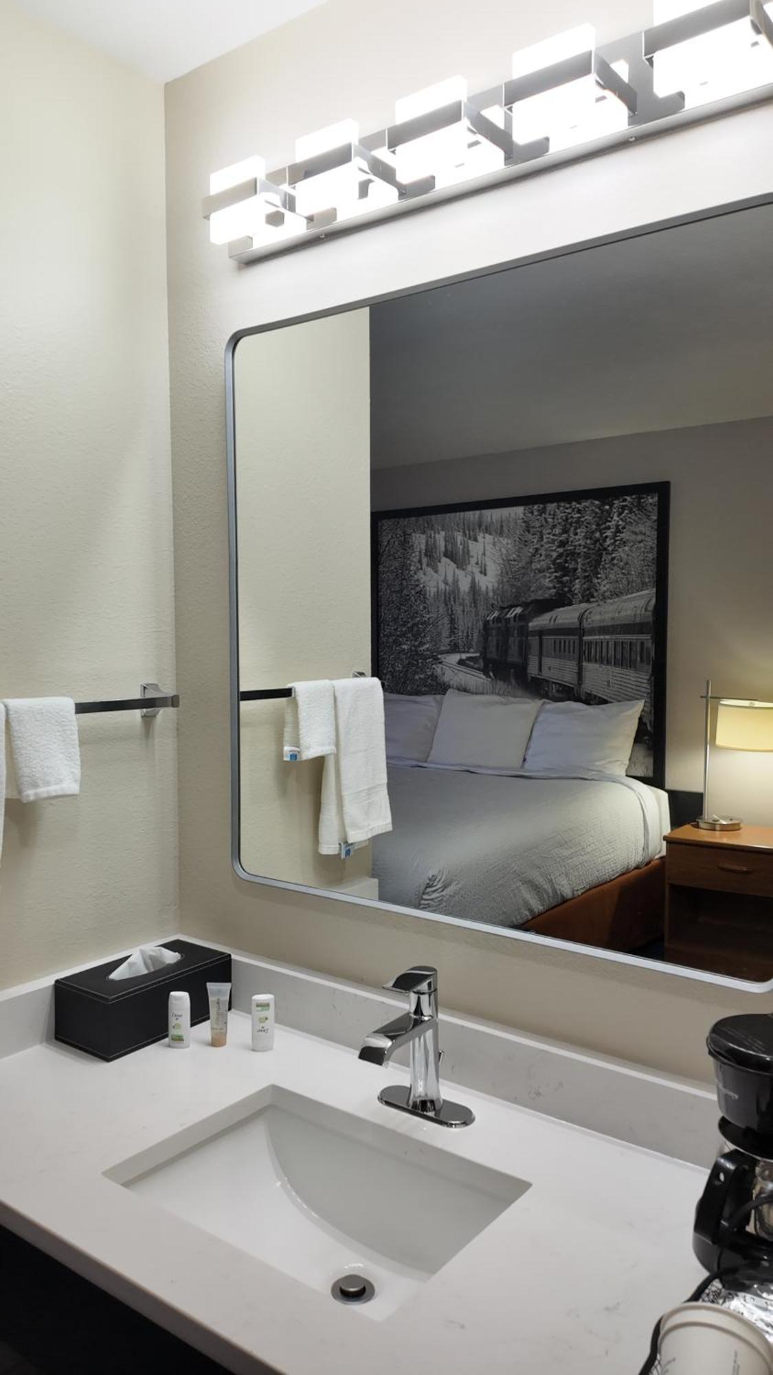 Super 8 By Wyndham Hampshire Il Hotell Eksteriør bilde