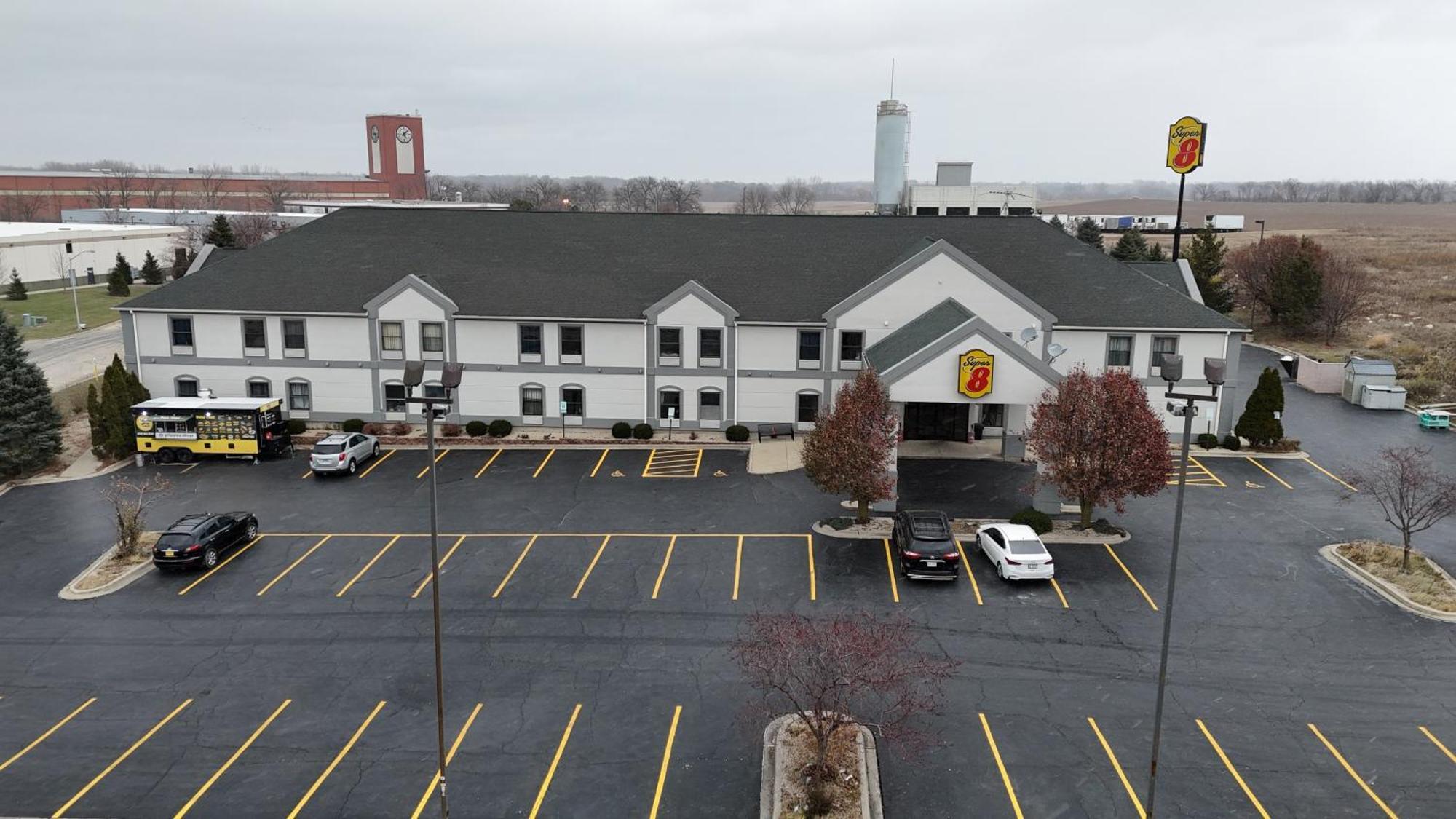 Super 8 By Wyndham Hampshire Il Hotell Eksteriør bilde